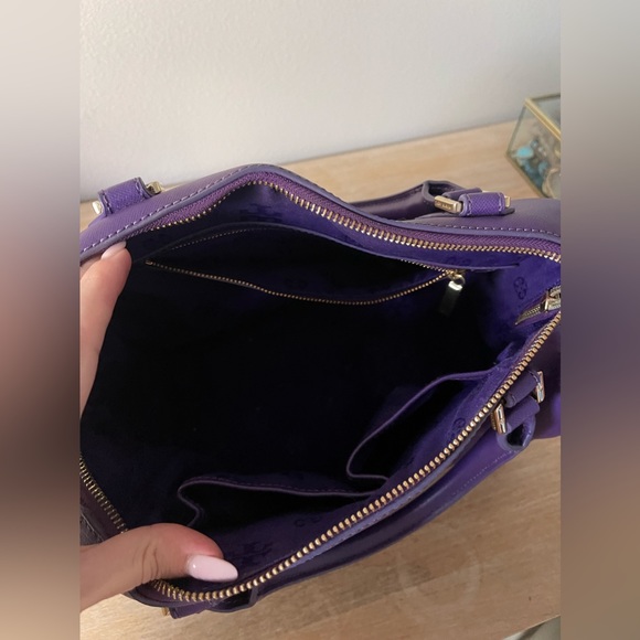 Tory Burch Robinson Middy Bag in Purple - Picture 5 of 5